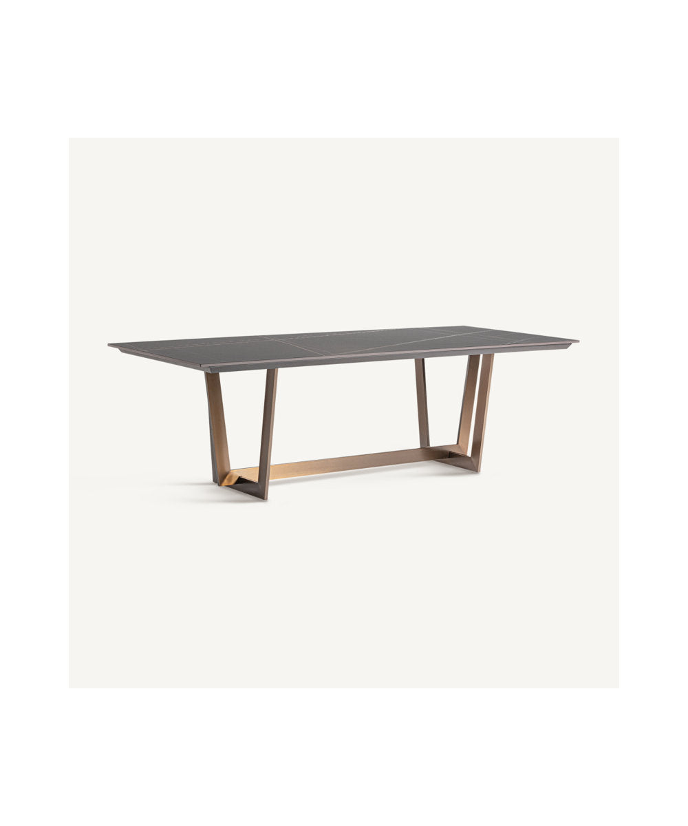 Oroa Tremp Dining Table