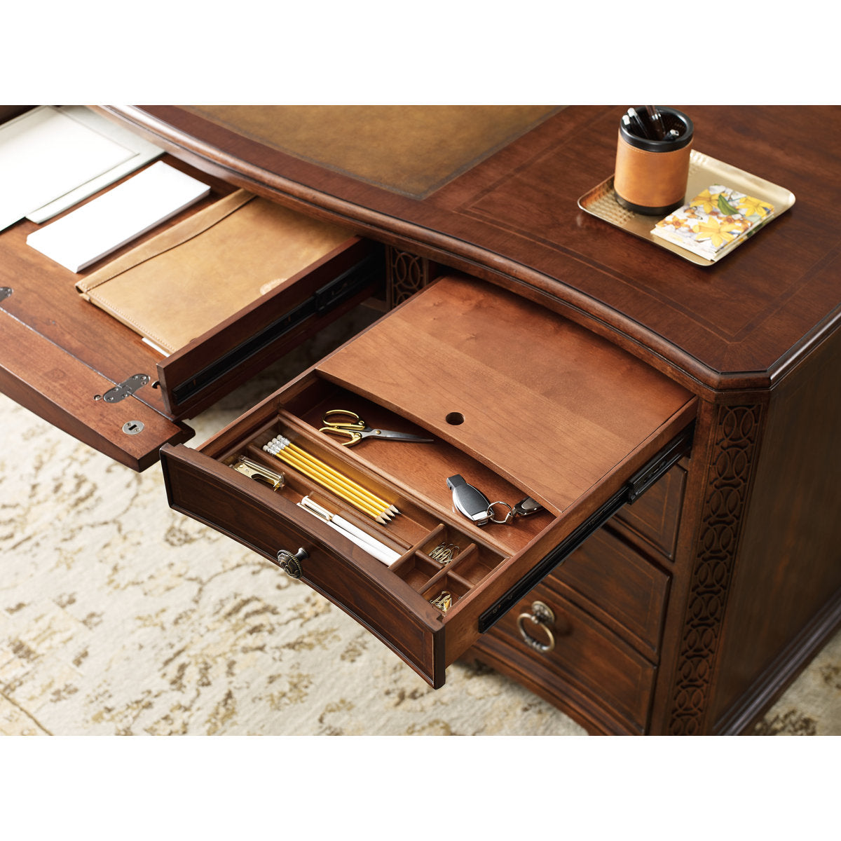 Hooker Furniture Charleston 72 W Rectangle Executive Desk