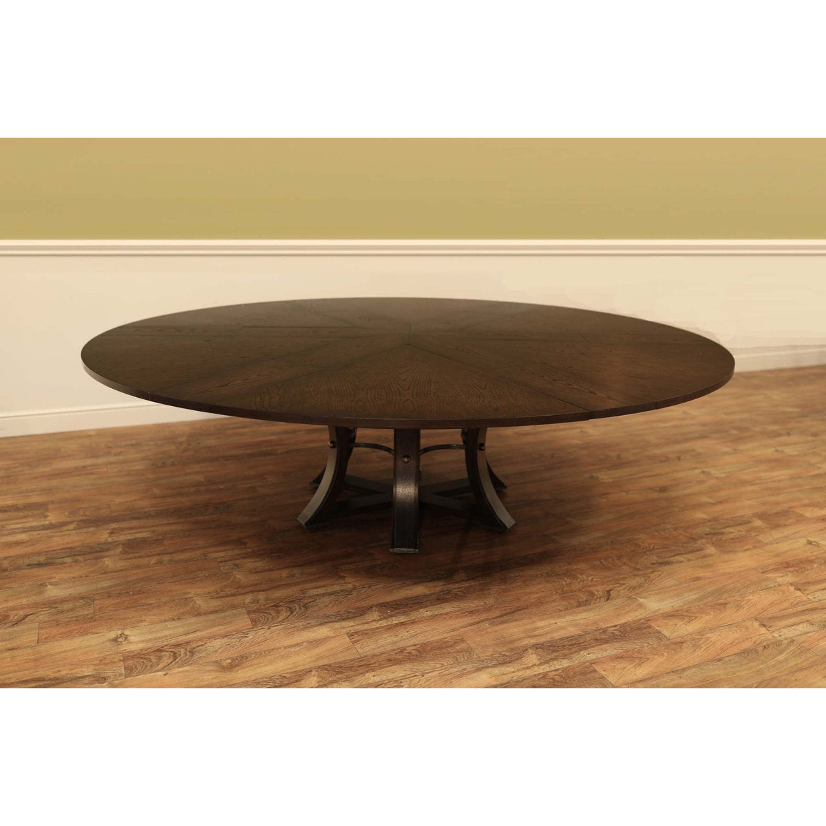 Extra Large Round Jupe Table Expands To Seat 12 People