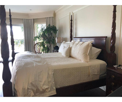 King Mahogany Plantation Bed