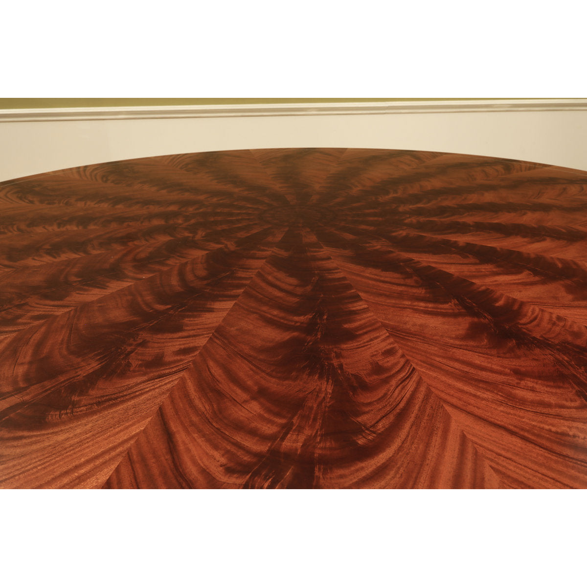 Mahogany Dining Table With Outswept Duncan Phyfe Pedestal