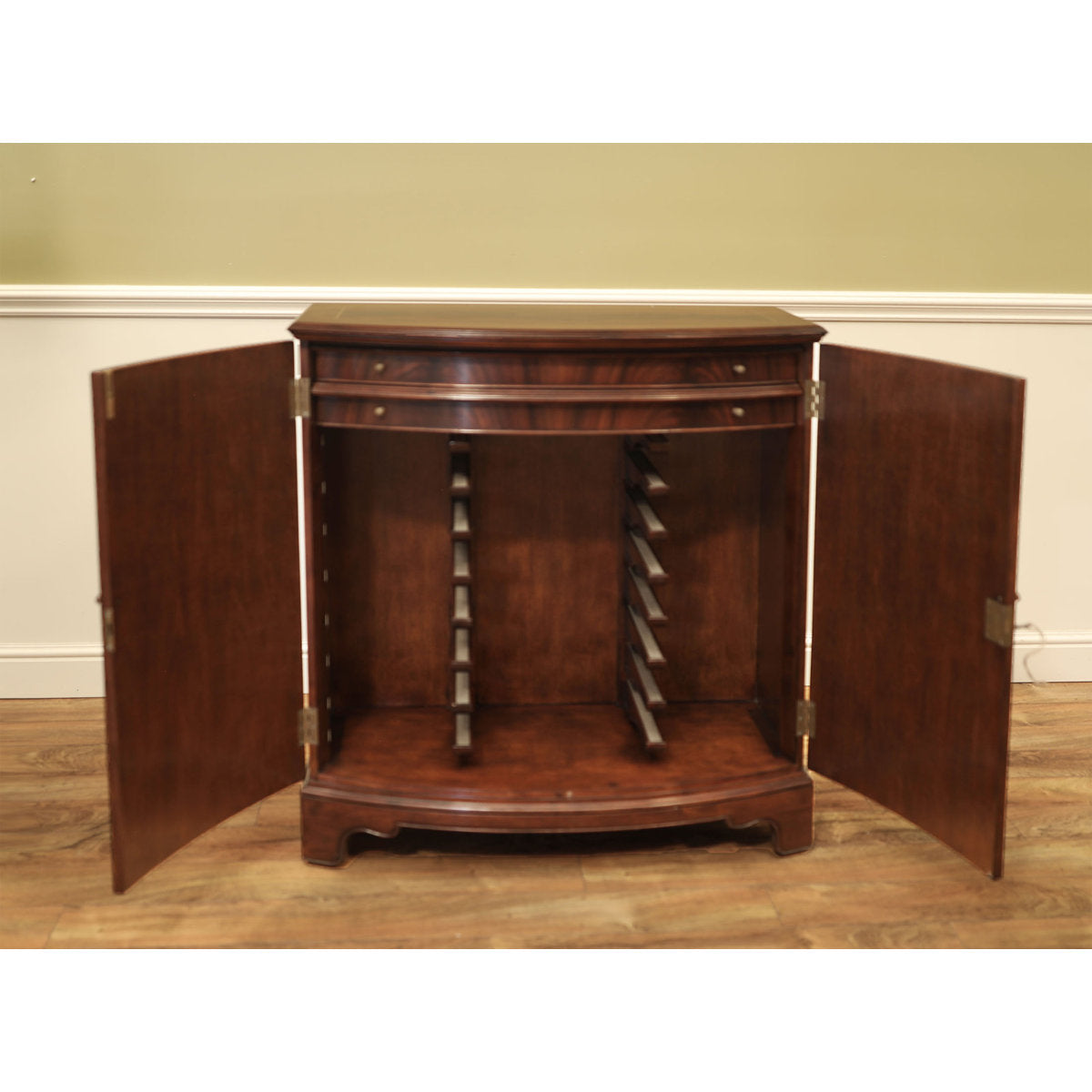 Round Mahogany Wood Dining Table