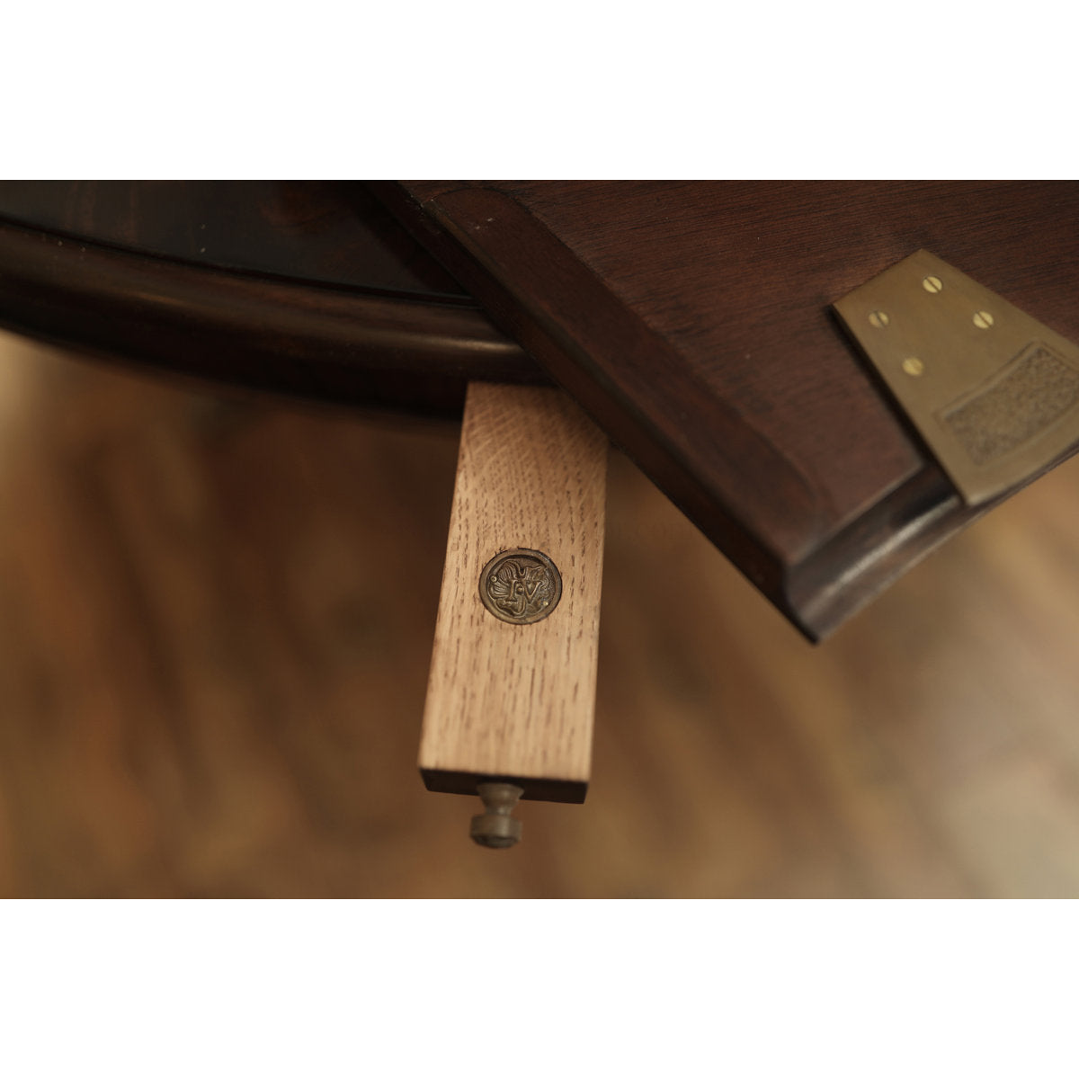 Round Mahogany Wood Dining Table