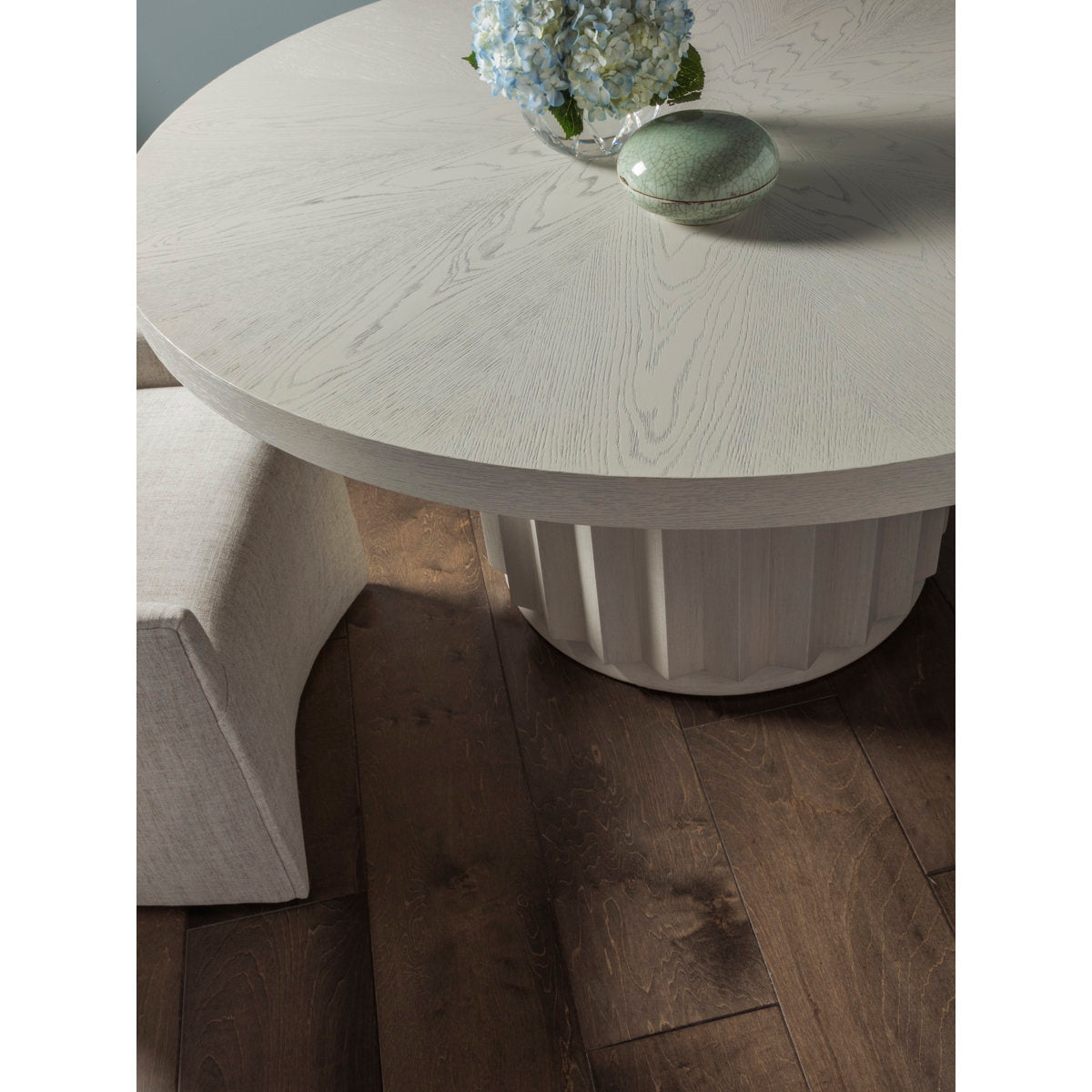 Signature Designs Sarto Round Dining Table