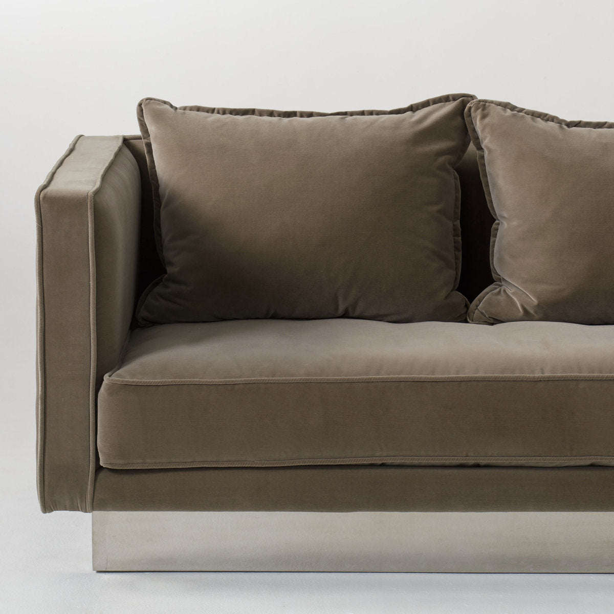 Sonder Living 905 Tuxedo Arm Sofa