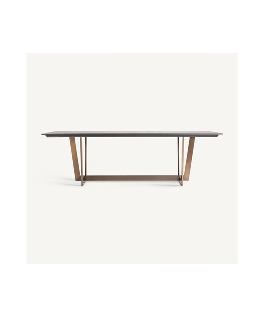 Oroa Tremp Dining Table