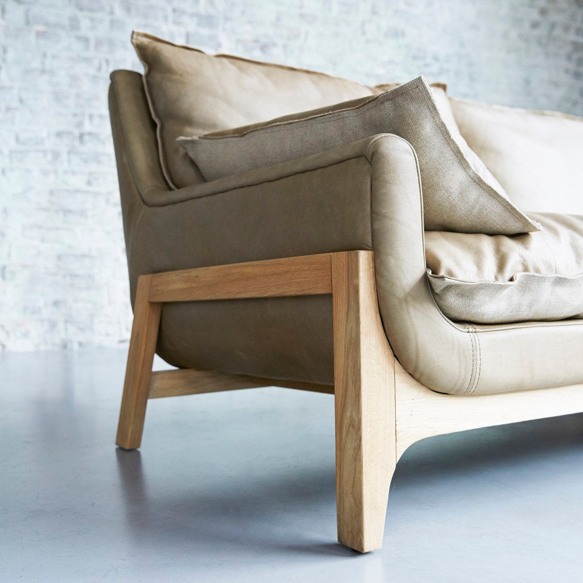 Tikamoon Woodnest Solid Oak And Leather Cheyenne